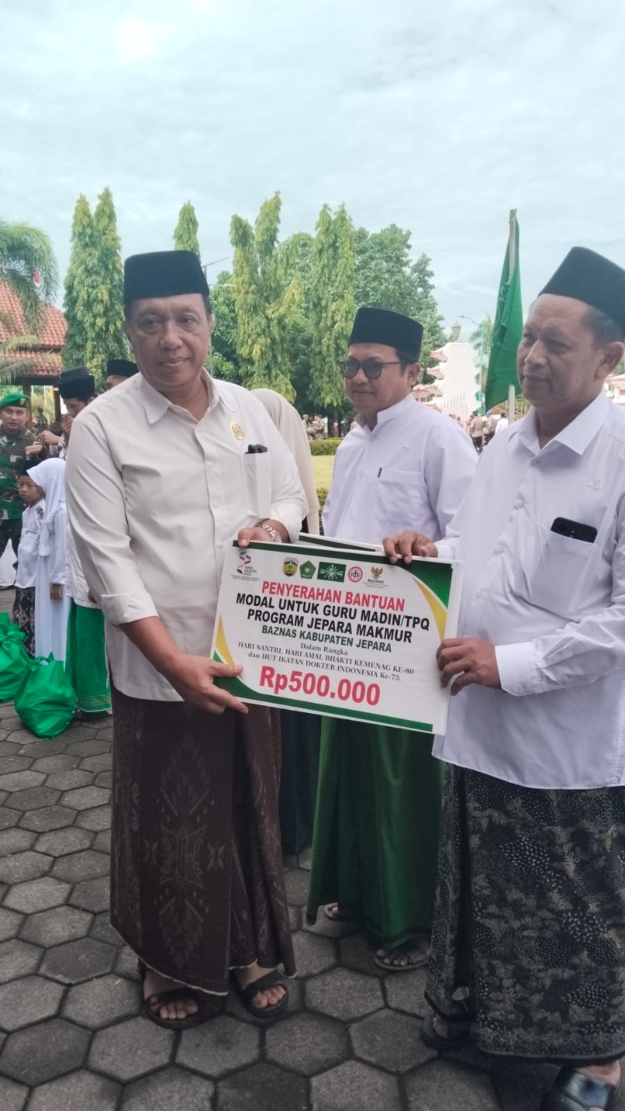 baznas-kabupaten-jepara-salurkan-bantuan-modal-untuk-guru-madin-dan-tpq